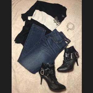 Black and white sweater. Size XL